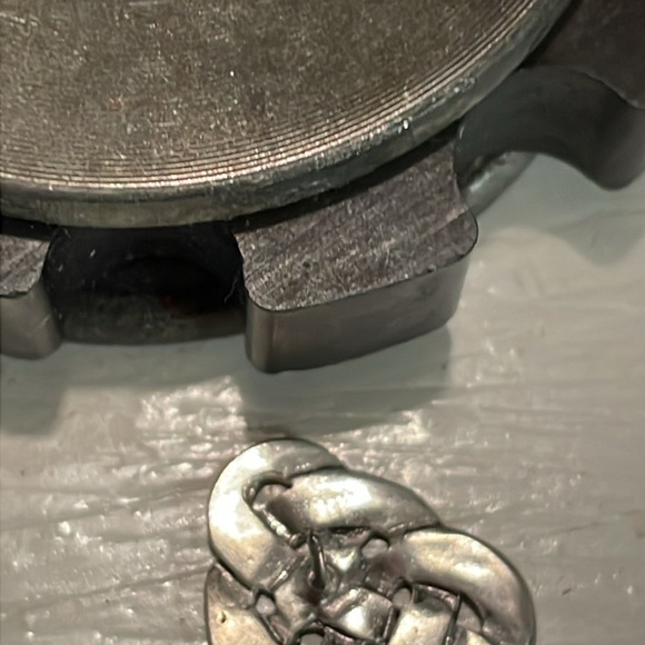 1 1/8” silver tone knotted Celtic weave pattern stud earrings - Picture 10 of 13